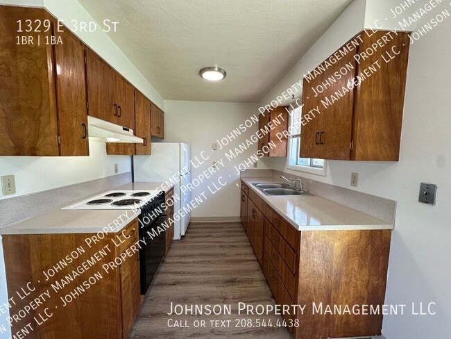 Foto del edificio - 1329 E 3rd St
