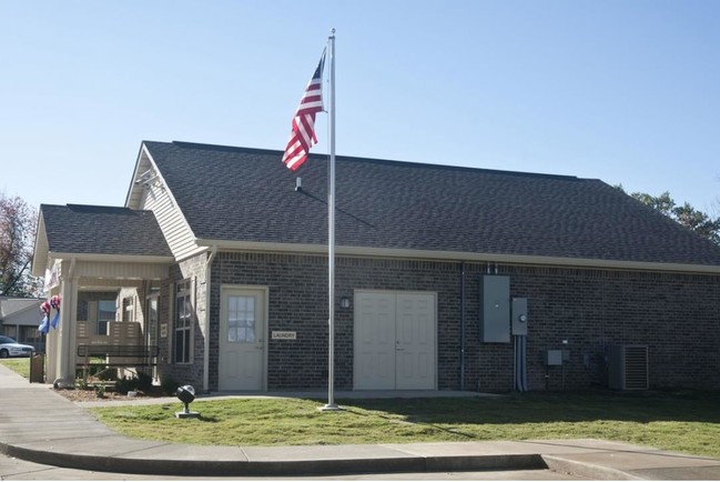 Building Photo - Country Estates