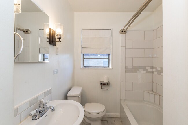 Foto del edificio - 4940 W 11th St