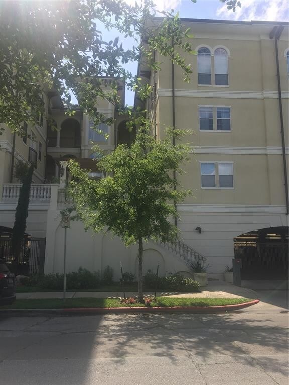 Foto del edificio - 7134 Mapleridge St