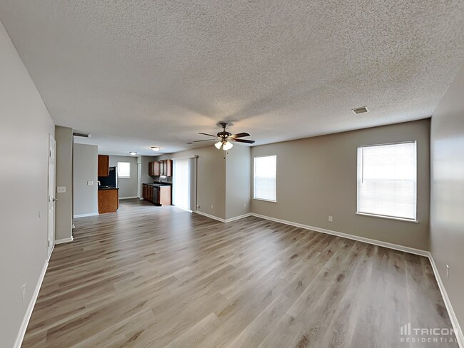 Building Photo - 204 Fox Grove Cir