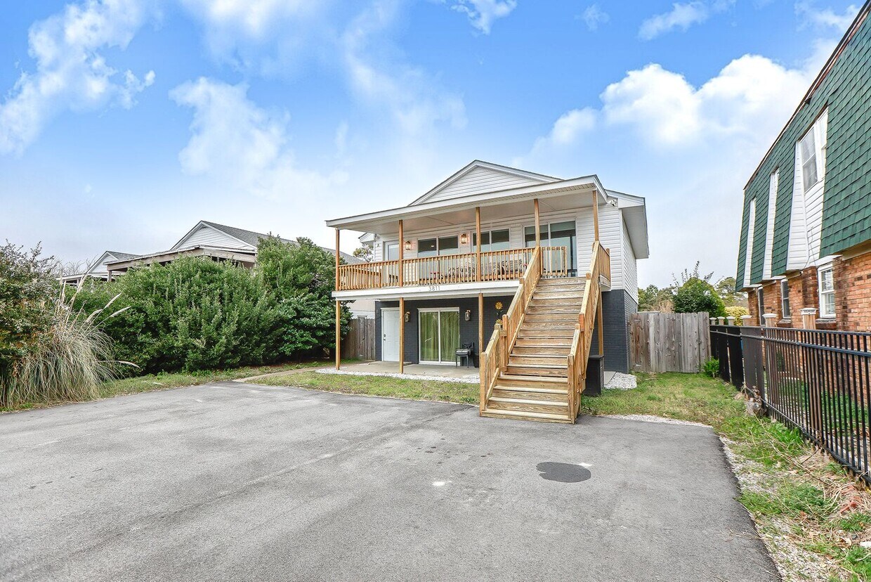 Foto principal - Pretty Lake Furnished Unit 2/1.5 Views! Vi...