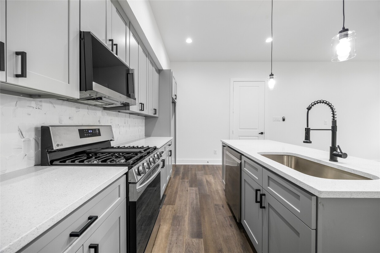 Foto principal - 6804 Arabella St
