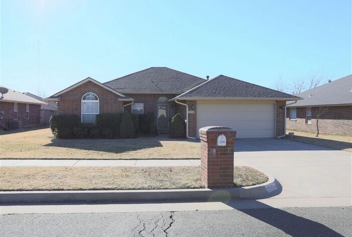 Primary Photo - Gorgeous Home- Don't Miss Out!