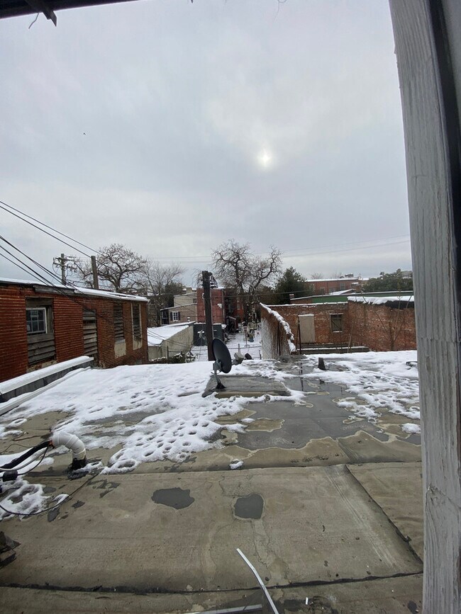 Building Photo - 1415 W Baltimore St
