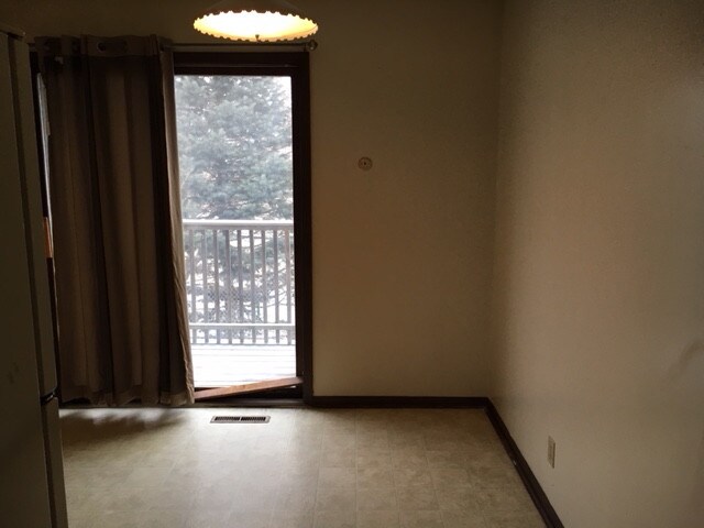 Building Photo - 635 Kennedy Dr