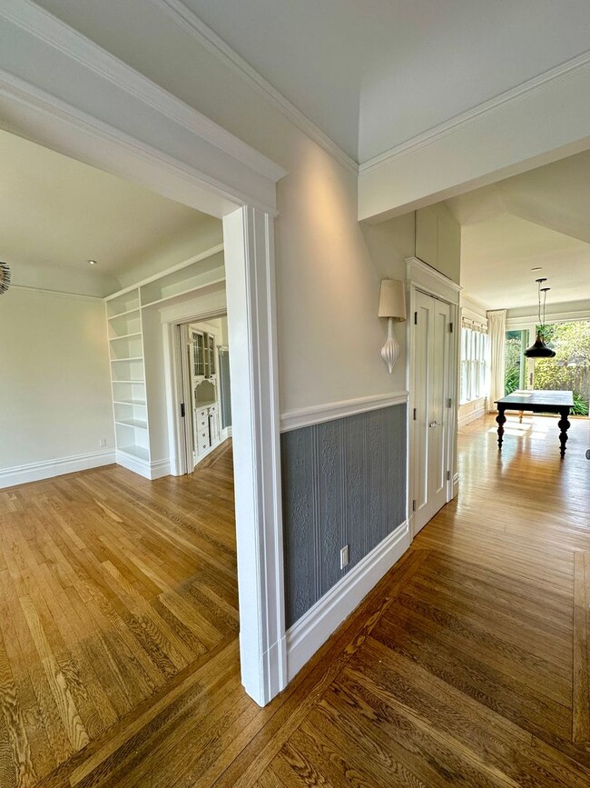 Building Photo - Beautiful and Sunny Noe Valley Home, Neigh...