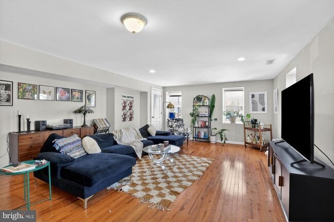 Building Photo - 1127 E Susquehanna Ave