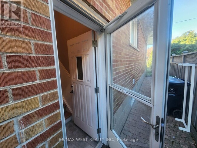 Building Photo - 44 Landron Crescent