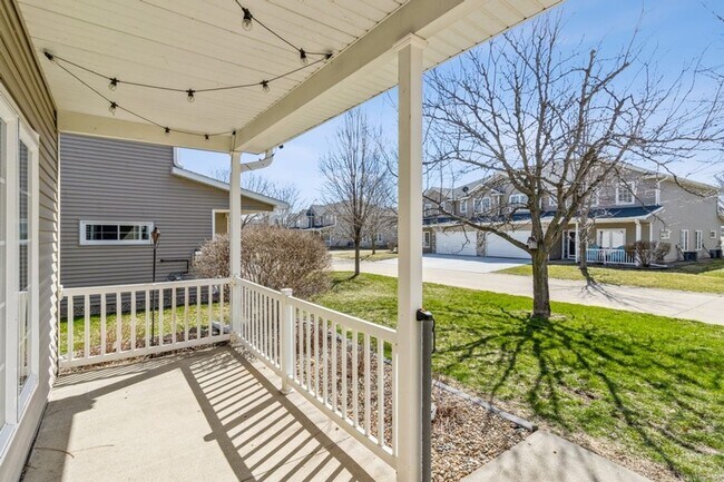 Foto del edificio - FOUNTAIN POINTE TOWNHOME!! 2 Bed, 2.5 Bath Townhome in Ankeny