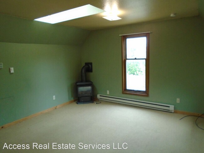Building Photo - 2 br, 1 bath House - 421 Gladstone