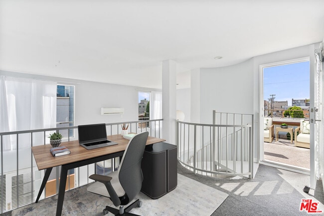 Building Photo - 110 Fleet St