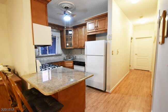 Building Photo - 919 Burgundy Way