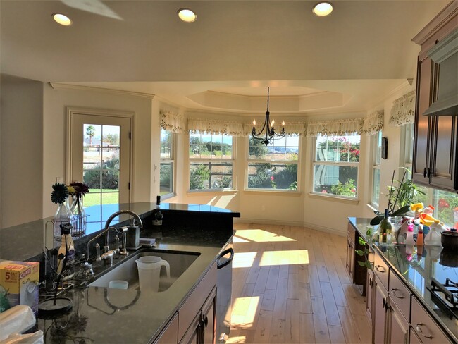 Foto del edificio - High End Living In Quaint Los Alamos