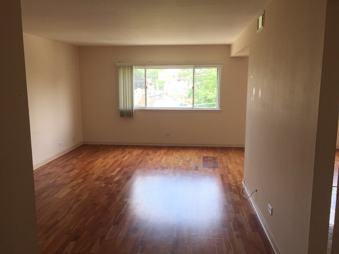 Living Room - 8040 Floral Ave