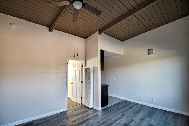 Foto del edificio - 6612 Selfland Ave