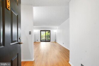 Building Photo - 5902 Mt Eagle Dr