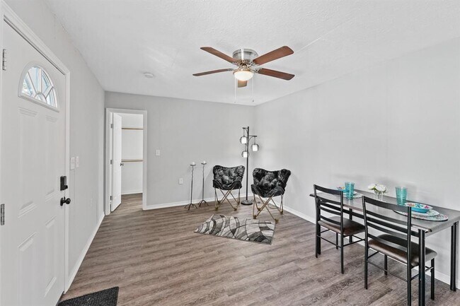 Building Photo - 12918 Peggys Ln
