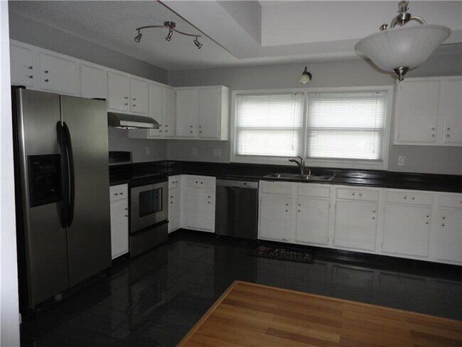 Building Photo - 155 Willow Stream Ct