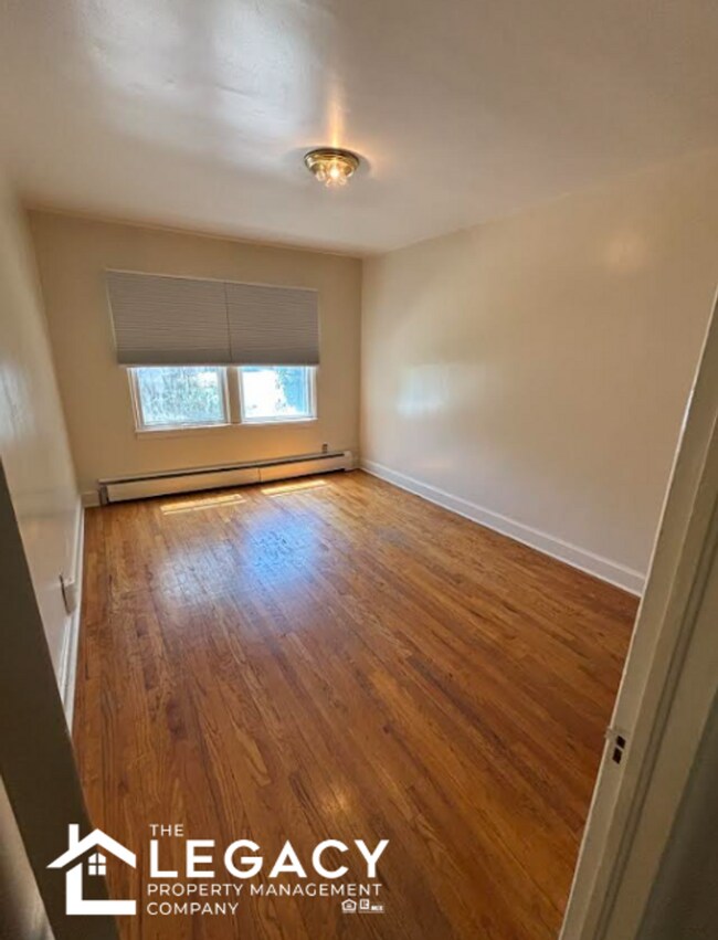 Foto del edificio - 604 W 13th St