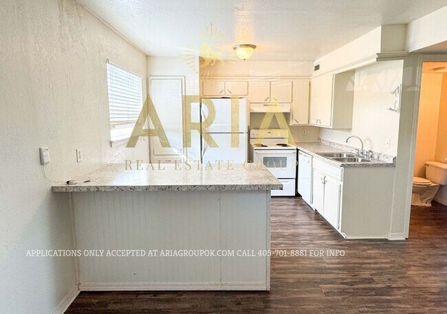 Foto del edificio - Cute 2 Bed/1.5 Townhome Available NOW in T...