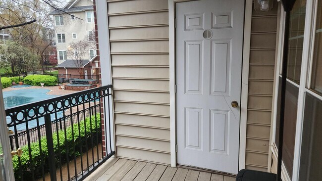Foto del edificio - 1600 Spring Gate Dr