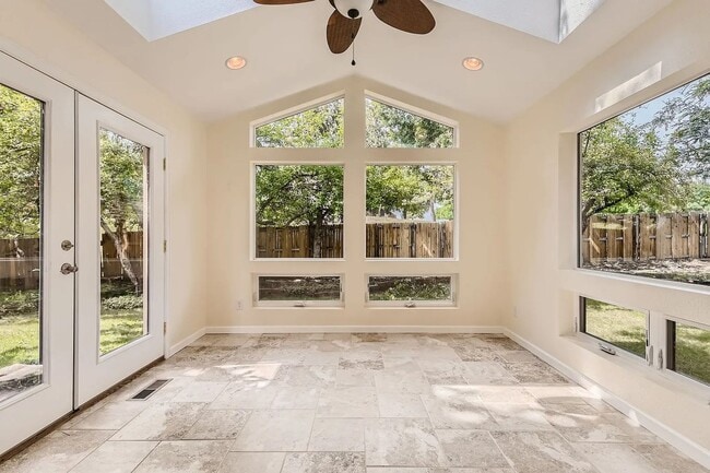 Building Photo - Spacious 4 bedroom Lafayette House with Gr...