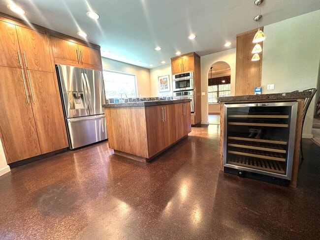 Building Photo - 3450 Sarolou Dr
