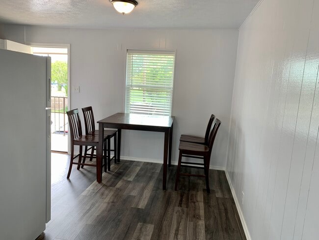 Building Photo - 305 Thomas St