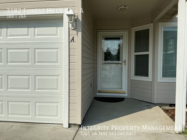 Building Photo - 3182 Forest Hills Dr