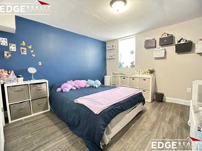 Foto del edificio - 72 Hunnewell Ave