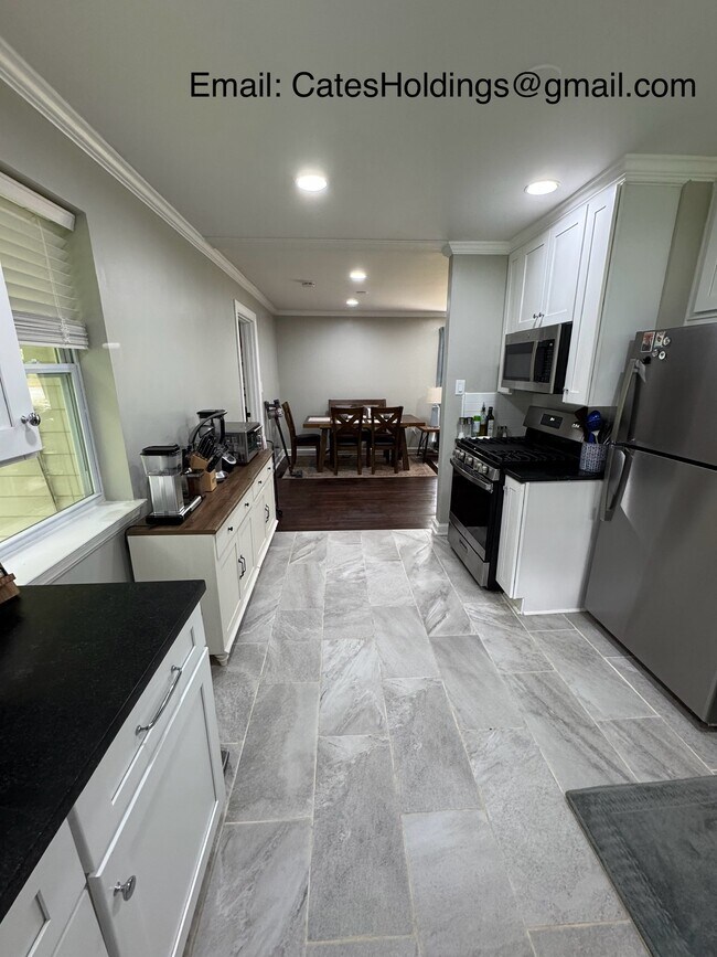 Foto del edificio - 4848 Gilmore Dr