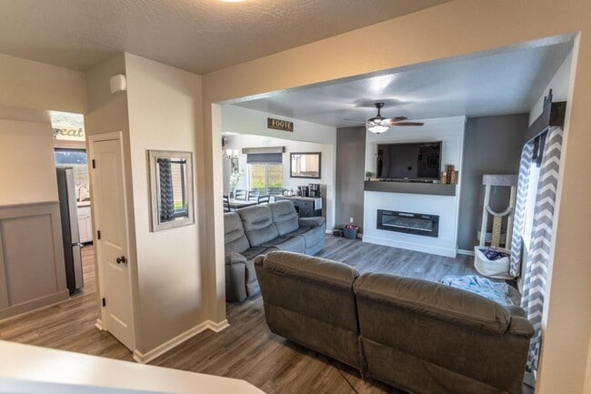 Building Photo - Modern Home in 44 Ranch