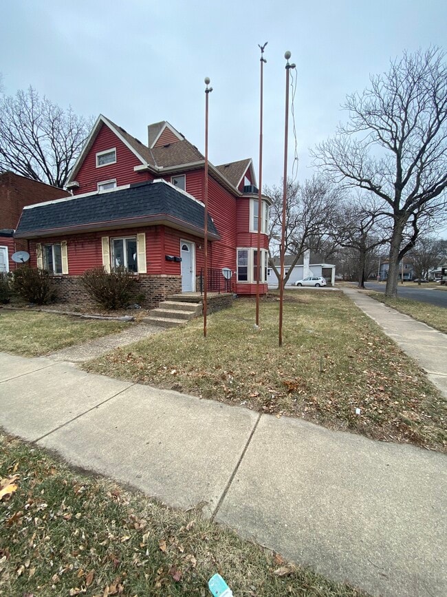 Building Photo - 1100 N Sheridan Rd