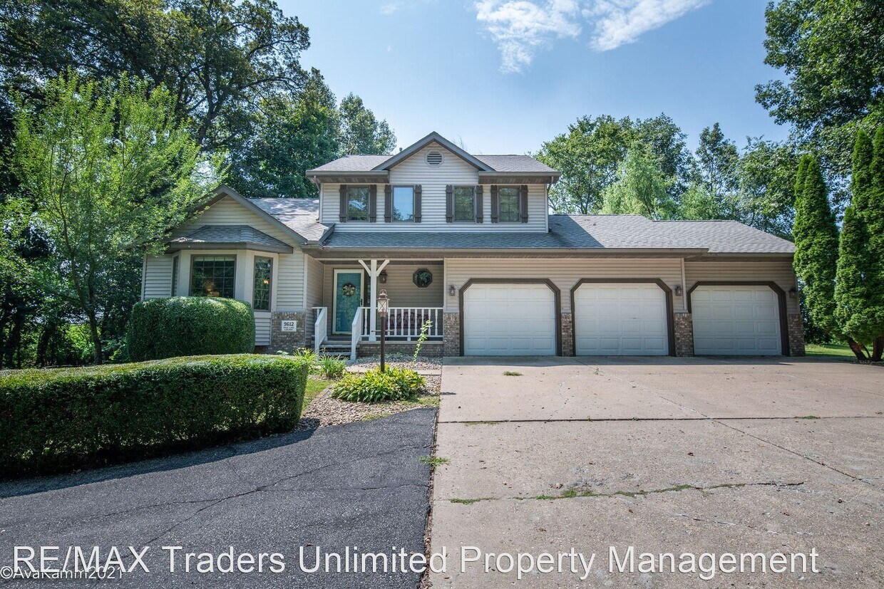 Primary Photo - 9612 W Lake Lancelot Dr