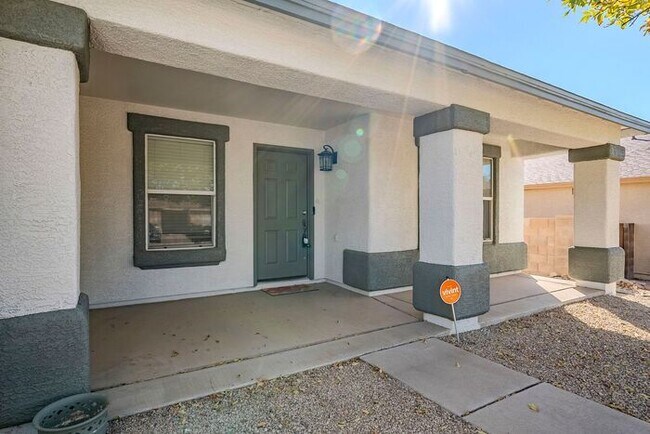 Building Photo - Bright & Spacious 3-Bed Oasis with Pool in...