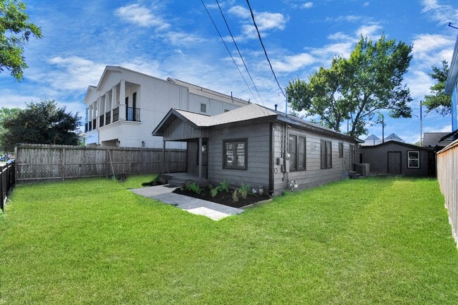 Building Photo - 1507 Laird St