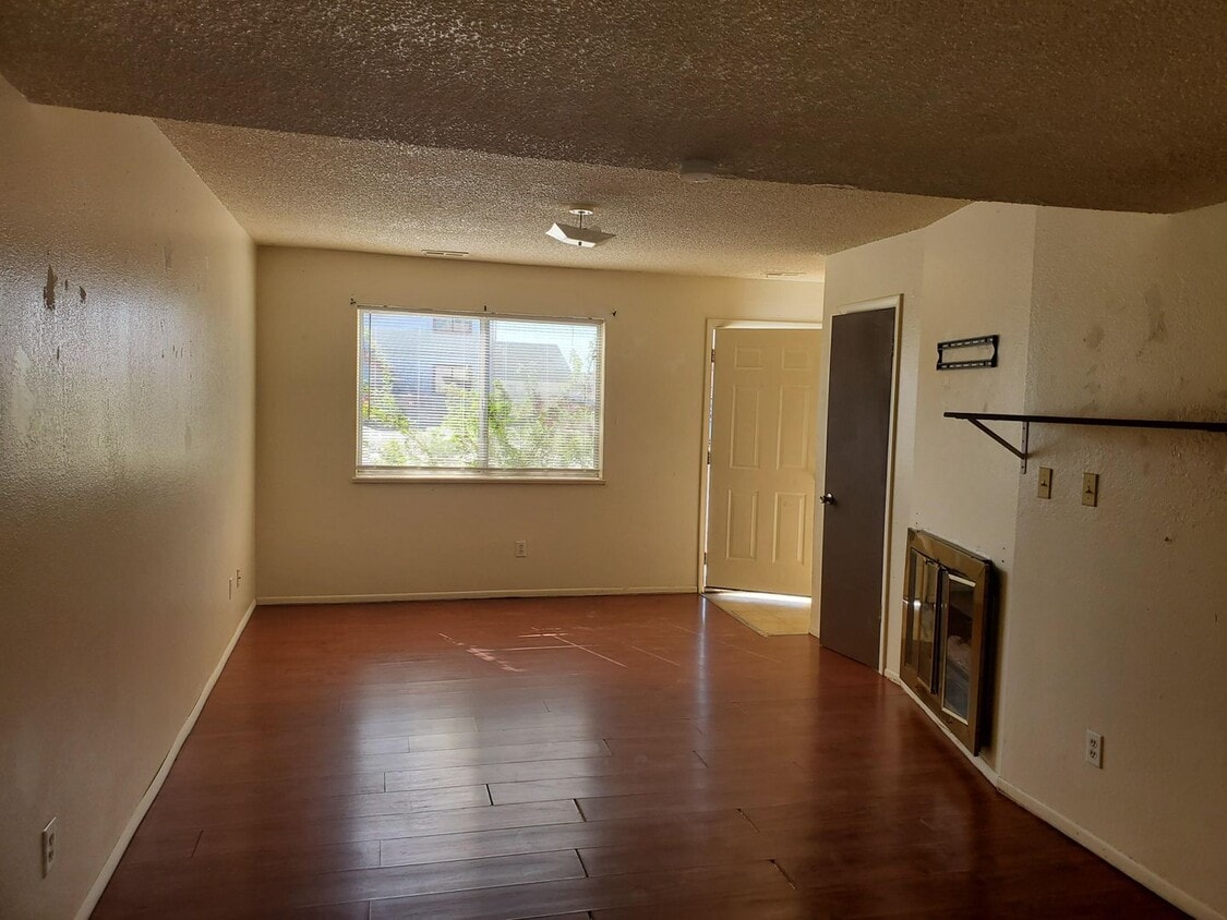 Foto del edificio - 2Bed, 1.5Bath Two Story in GJ!!!