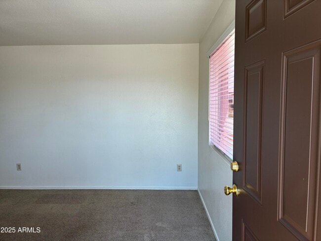 Building Photo - 2930 W Laurel Ln