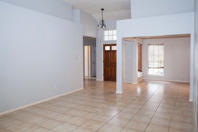 Building Photo - 6223 Newbury Dr