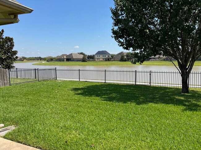 Foto del edificio - 827 Aqua Vista Ln