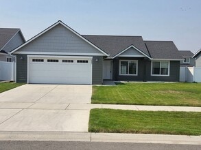 Building Photo - 3885 N Pradera Ct