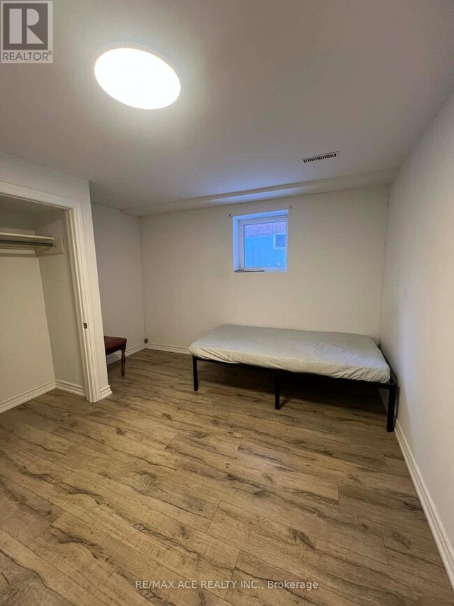 Building Photo - 161 Heale Ave