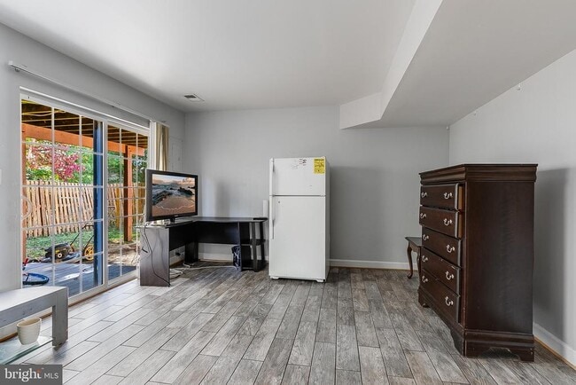 Building Photo - 8265 Glade Bank Dr