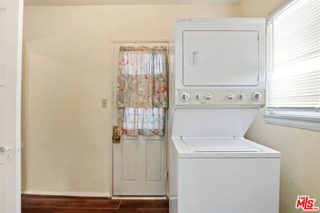 Foto del edificio - 3301 Stocker St