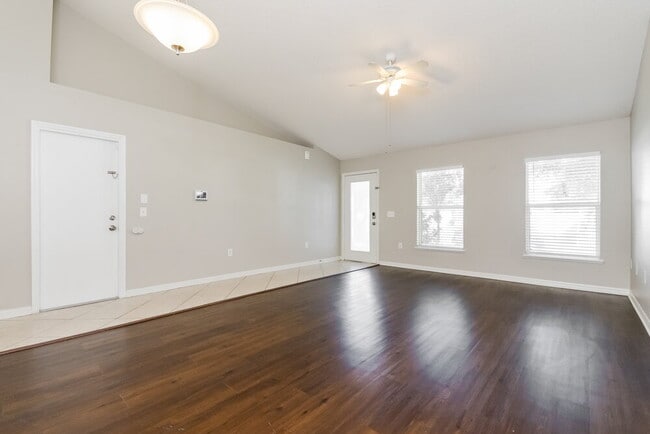 Building Photo - 225 Cranbrook Dr