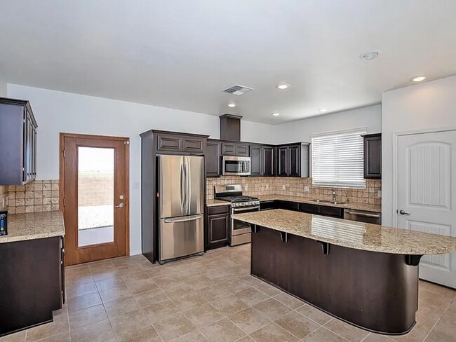 Building Photo - 5 Bedroom Home in Livingston Ranch for Rent!
