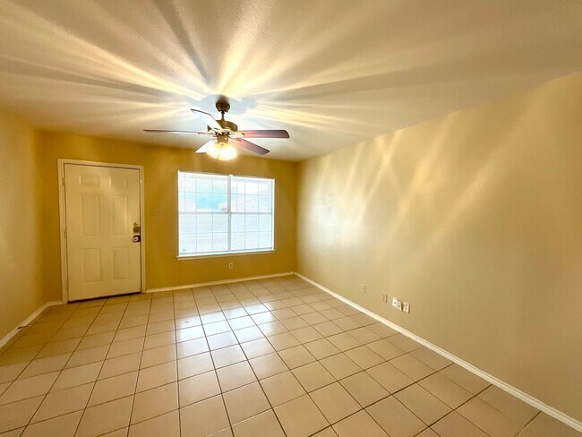 Foto del edificio - **APPLICATION RECEIVED** **MOVE IN SPECIAL** Charming 3-Bed, 2-Bath Home with Fenced Yard – Pet F...
