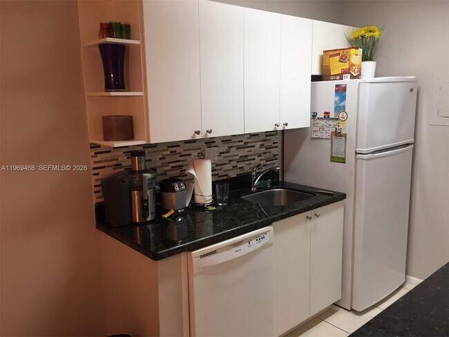 Foto del edificio - 10738 N Kendall Dr