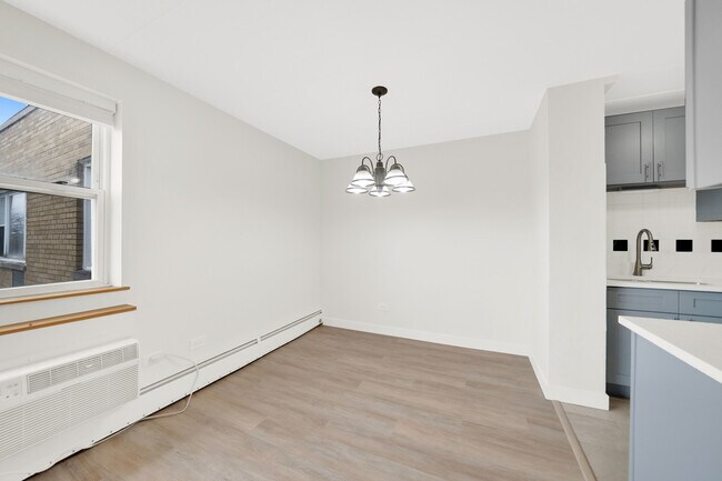 Foto del edificio - 6161 N Hoyne Ave
